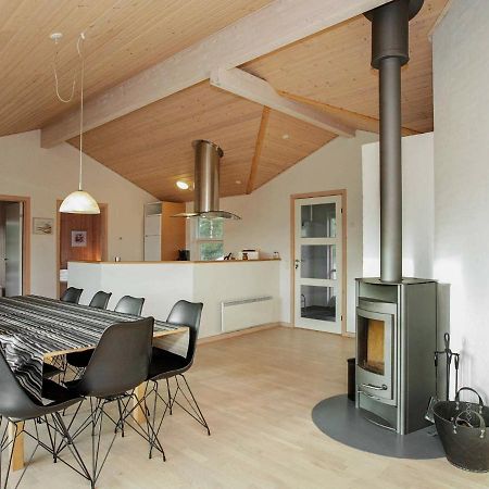 8 Person Holiday Home In Jerup エクステリア 写真