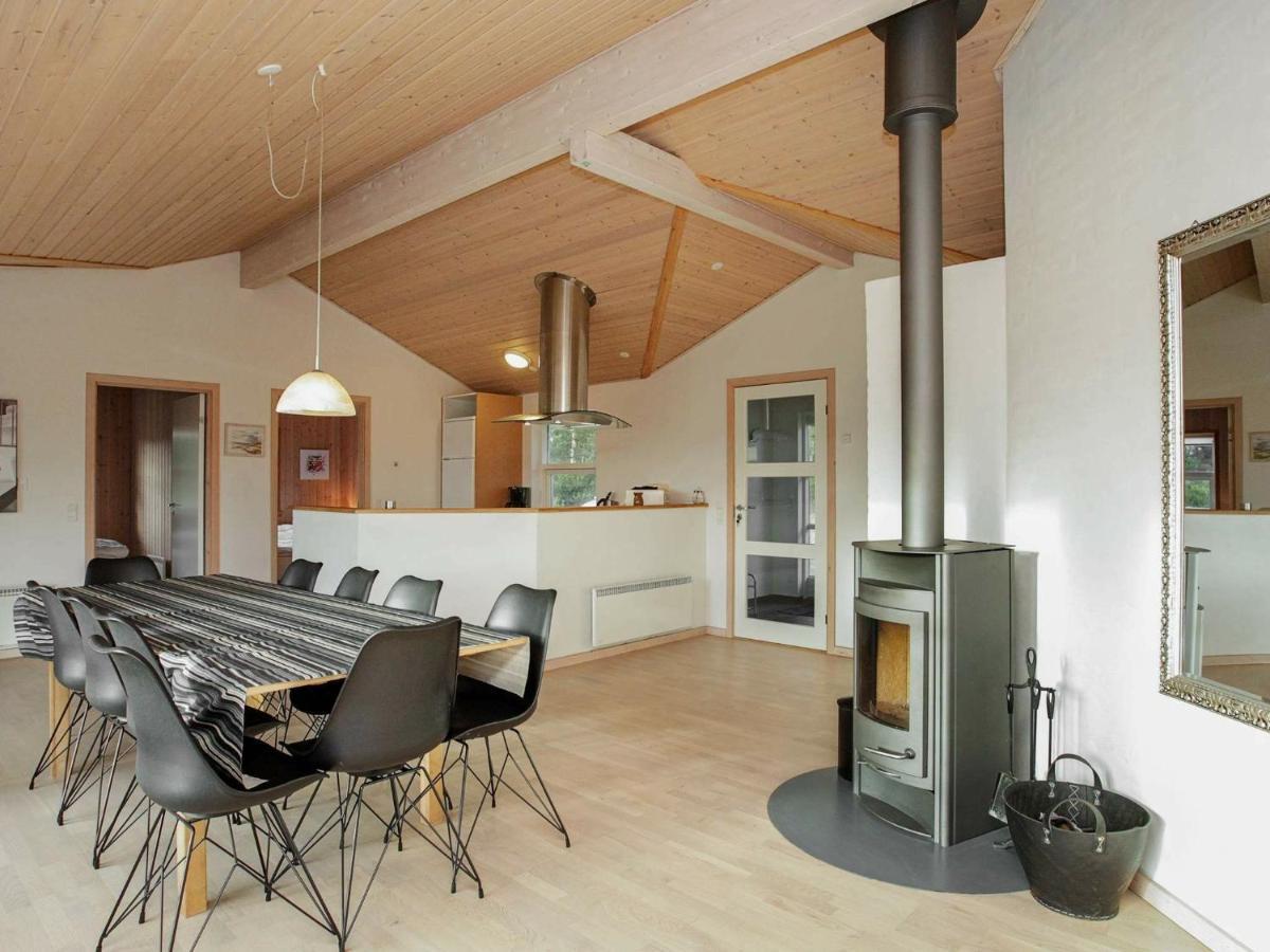 8 Person Holiday Home In Jerup エクステリア 写真