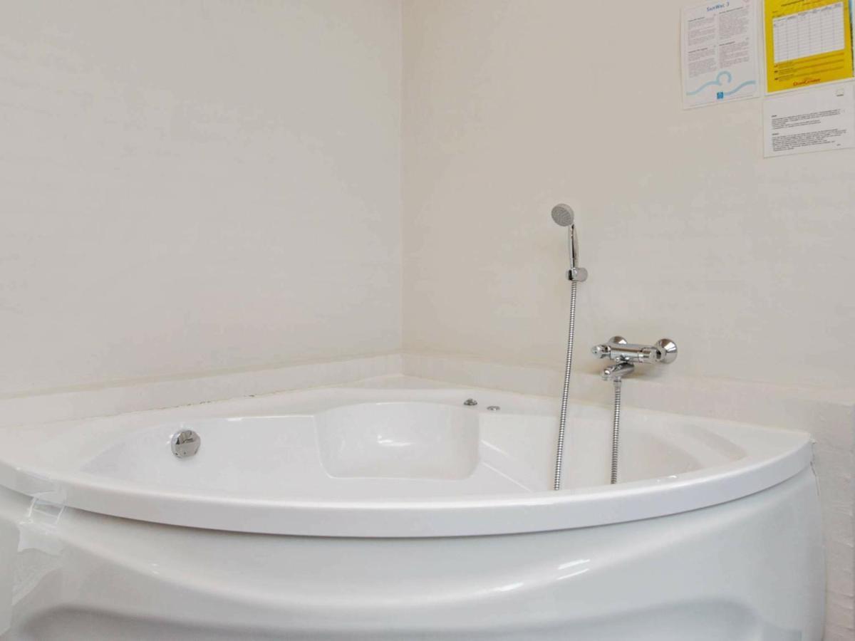 8 Person Holiday Home In Jerup エクステリア 写真
