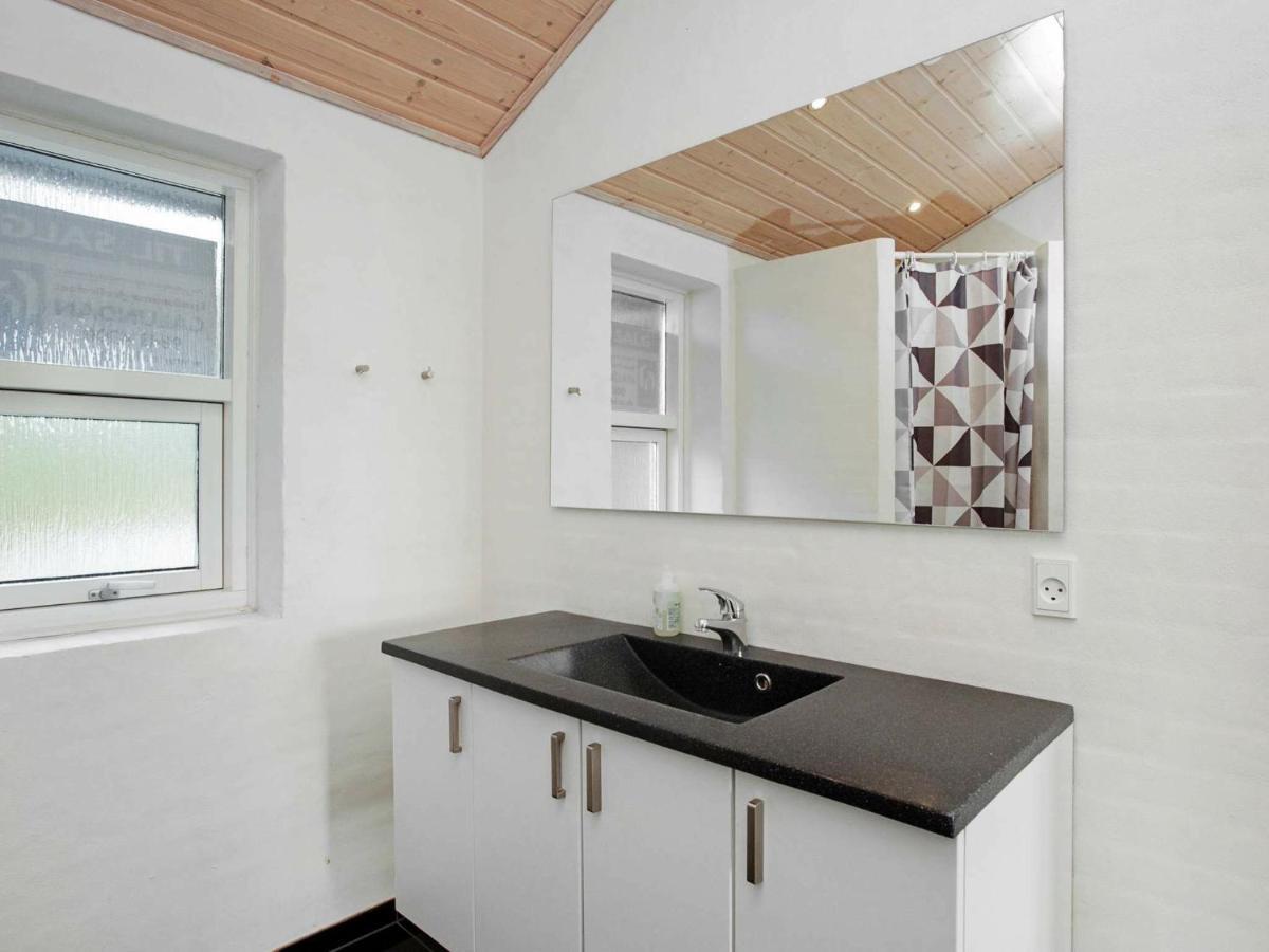 8 Person Holiday Home In Jerup エクステリア 写真